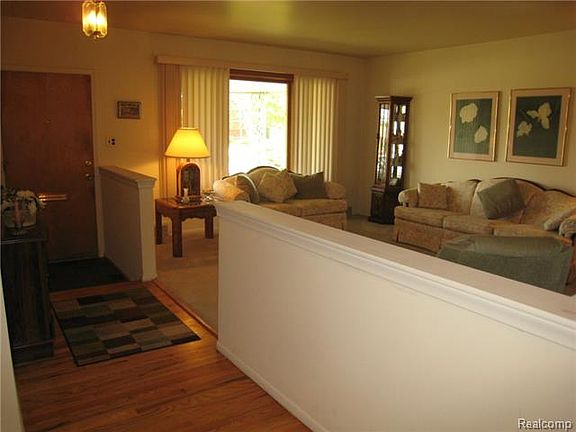 5th image of 26347 Wilson Dr