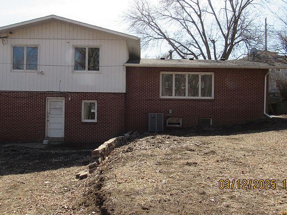 4th image of 211 21st St