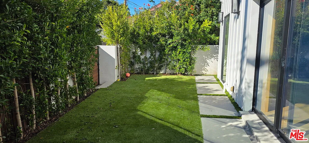 4 bed, 4.0 bath, 3943 sqft, $16,900 — Photo 2