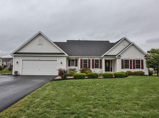 827 Bannerwood Dr, Ontario, NY 14519