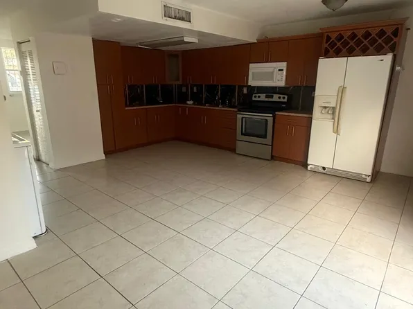 10922 SW 3rd St APT B5, Sweetwater, FL 33174