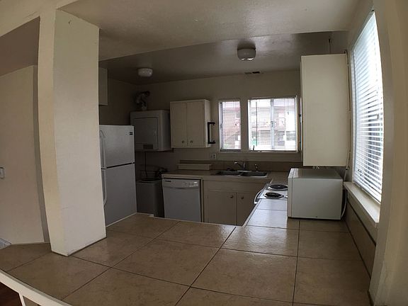 5th image of 775 30th St APT 1