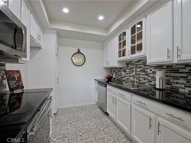 12830 Burbank Blvd #305 — Photo 12