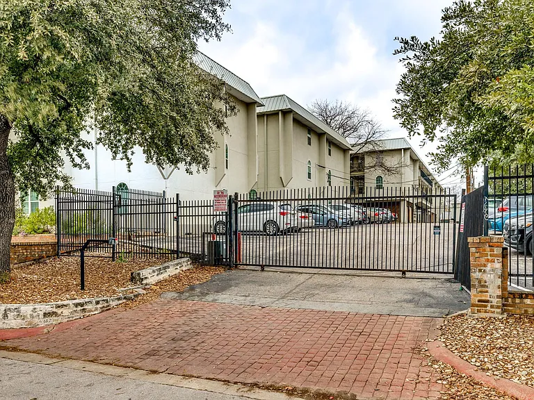 910 Duncan Ln #50 — Photo 31