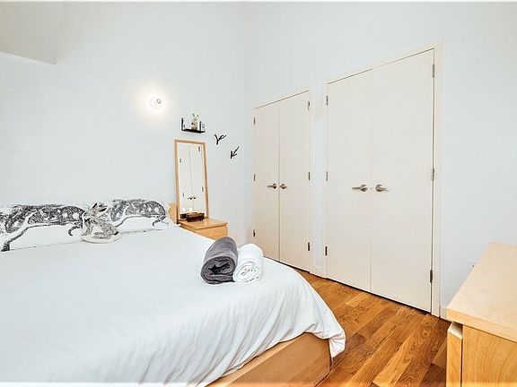 5th image of 130 Scholes St APT 4
