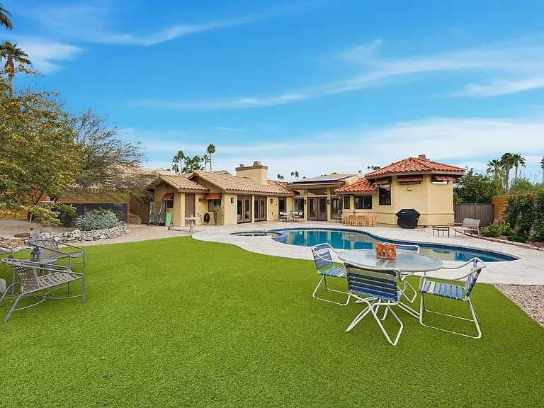 10 Venus Dr — Photo 13