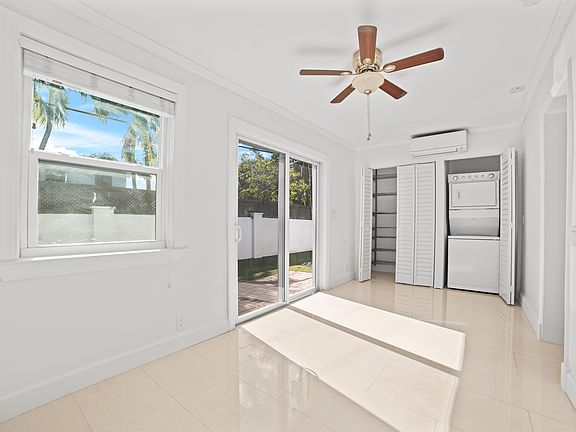 3rd image of 412 SE 15th St #Hs