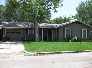 807 N Cherry St, Seguin, TX 78155