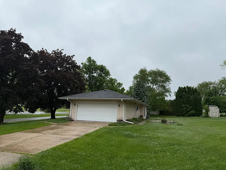 6194 Chatsworth Dr — Photo 2