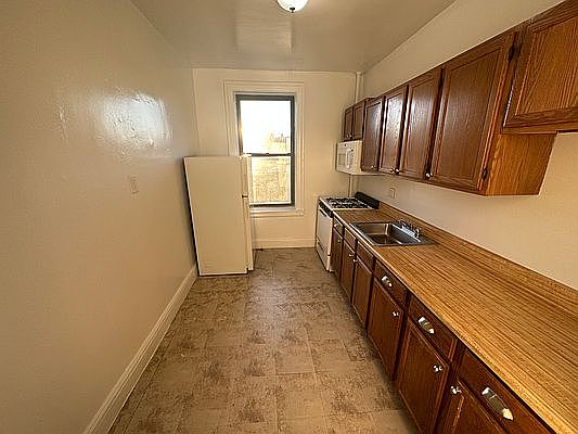4th image of 29-24 21st Ave Unit 3K