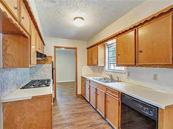 4th image of 429 Kathy Dr