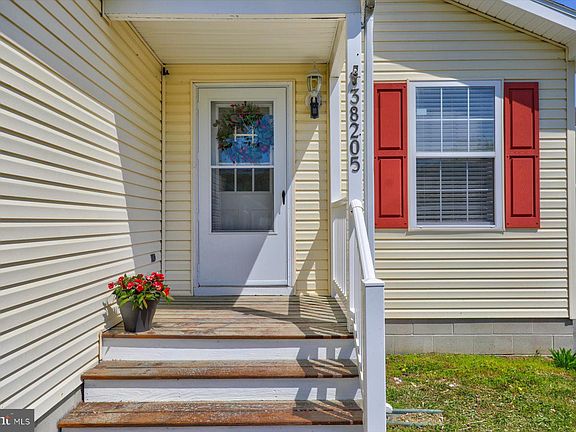 5th image of 38205 Clover Ln