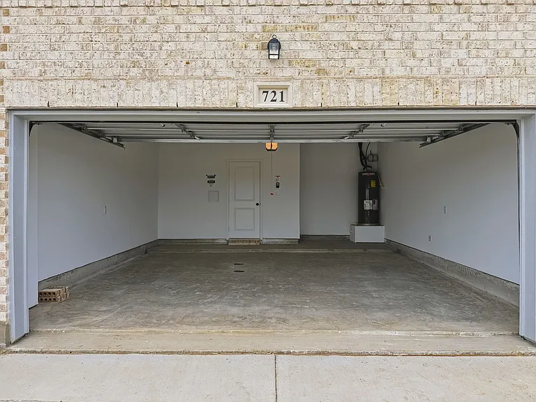 721 Kerrville Ln — Photo 19