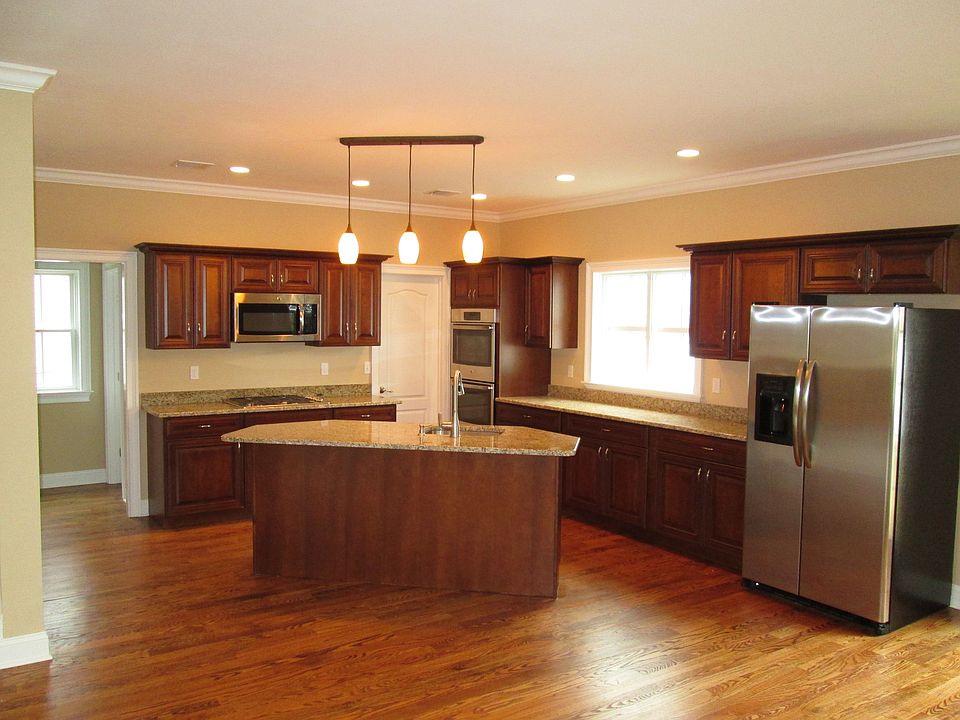 2nd image of 616 Agnes Ave