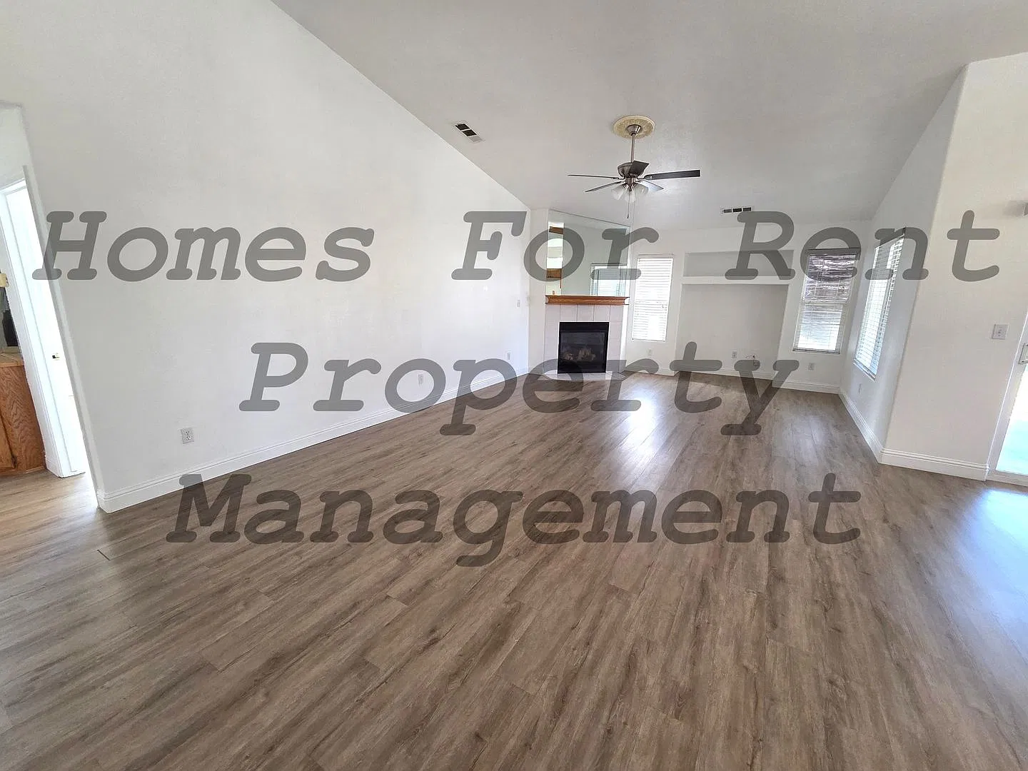 Large & Beautiful 4 Bedroom 2 Bath Custom Built Home — Photo 2