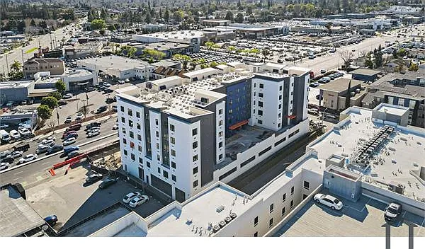 3 bed, $3,031 — Photo 3