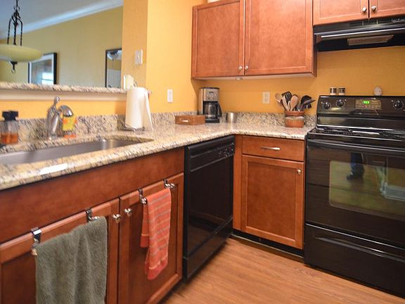 5th image of 202 E South St Unit 2048