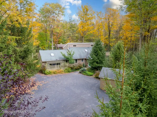 916 Sir Lionel Ct, Pocono Lake, PA 18347