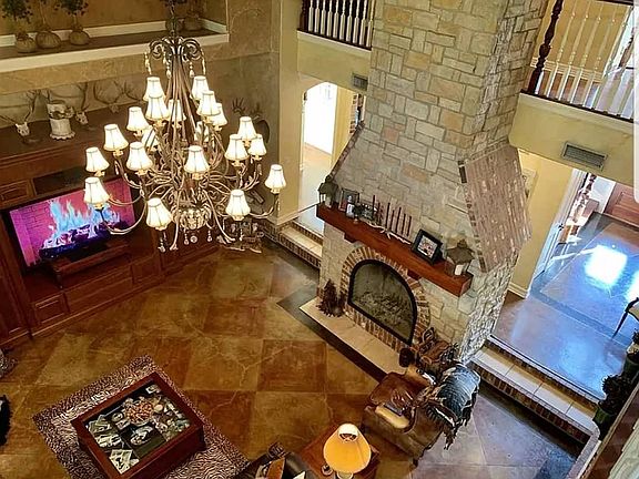 Beautiful Warm & Cozy Den