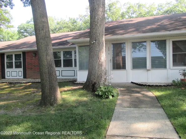 255C Jefferson Court, Lakewood, NJ 08701