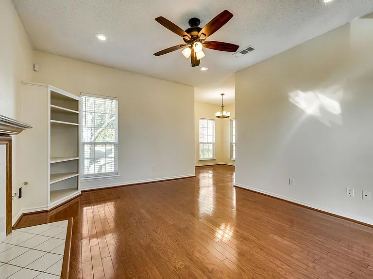 8600 Coppertowne Ln #1901 — Photo 3