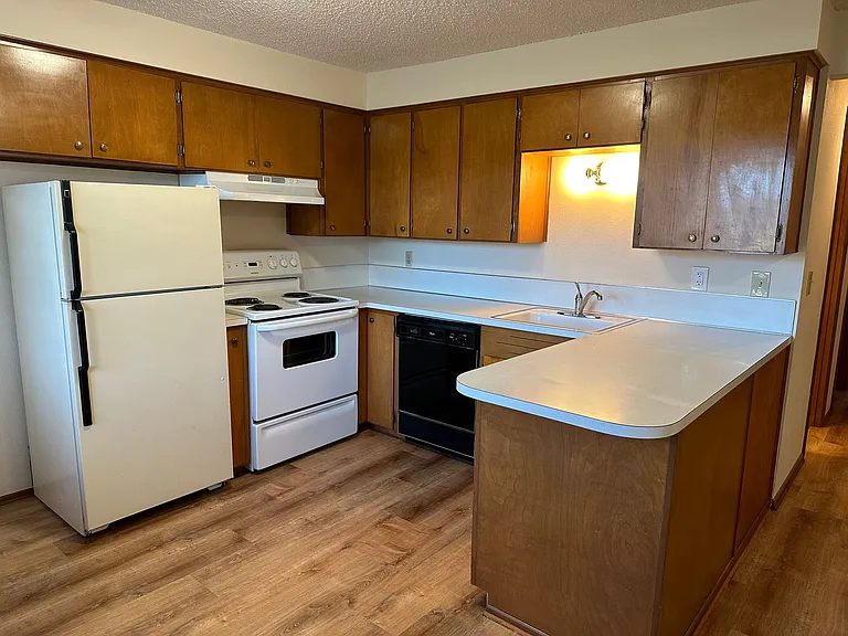319 NE 62nd Ave — Photo 12