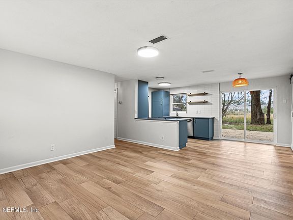 3rd image of 2503 SPOKANE Avenue