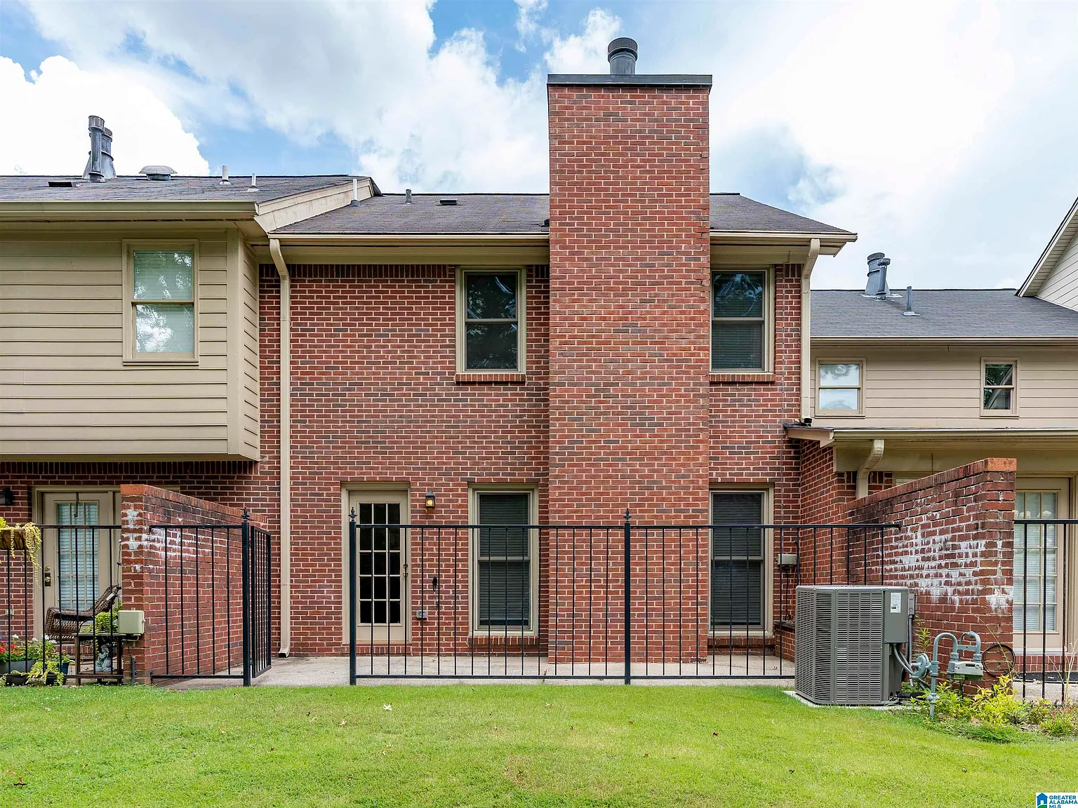 3 bed, 2.5 bath, 1749 sqft, $2,000 — Photo 4