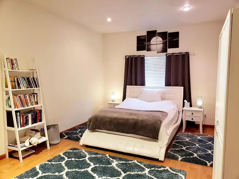 549 N Martel Ave — Photo 19