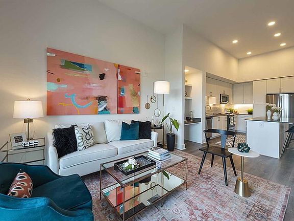 4th image of 102 Dennis St #810