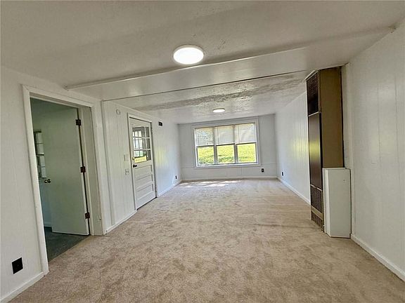 3rd image of 215 W 3rd St