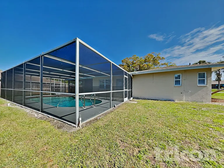 6160 Rockefeller Ave — Photo 16
