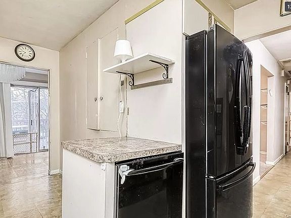 2nd image of 7 Sydell Ln #0