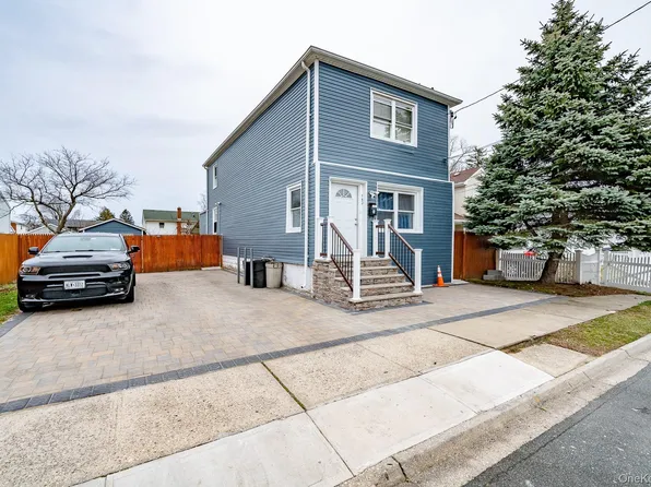 140 Galvani Street, Copiague, NY 11726