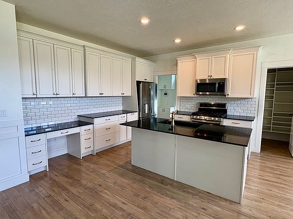 5th image of 104 W Glenna Way