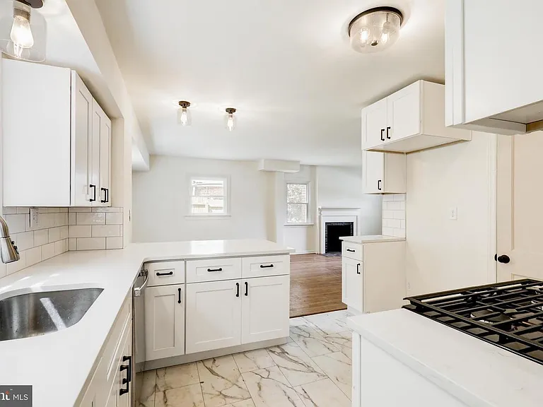 242 Shadeland Ave — Photo 6