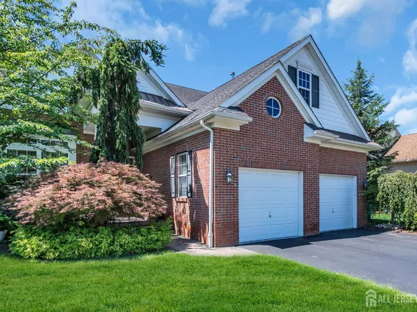 10 Nappa Ct, Monroe Township, NJ 08831