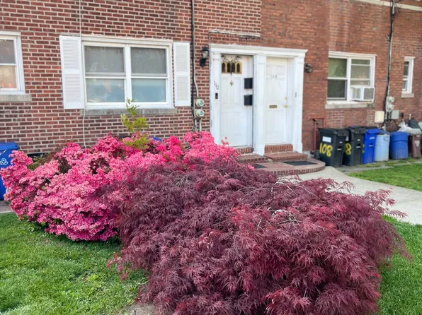 110 Beechwood Pl, Staten Island, NY 10314