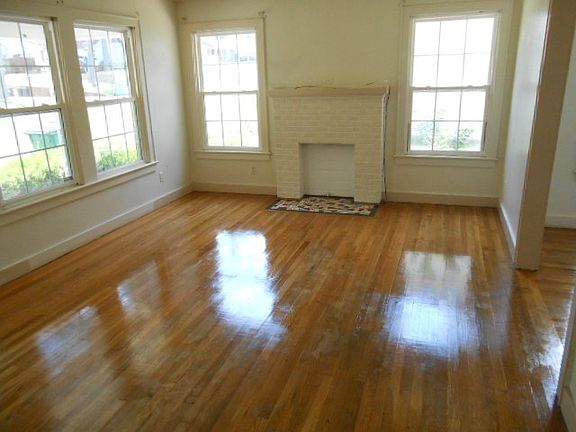 4th image of 515 Woodlawn St