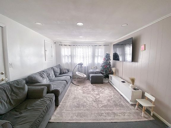 5th image of 11 Auna Dr APT 10