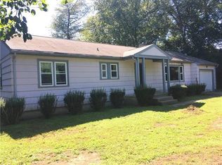 17 S Ferry Rd, Narragansett, RI 02882