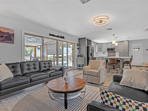 4th image of 4200 Badura Ave