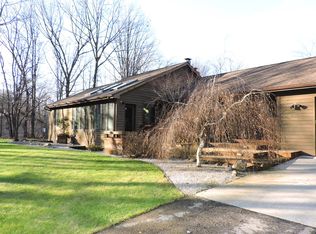885 E Oakridge Ct, Midland, MI 48640
