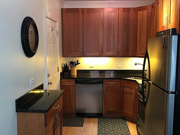 4th image of 926 W Ainslie St APT 2S