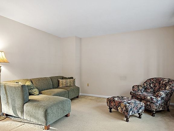 4th image of 15 Brookfield Dr #C
