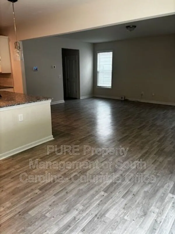 4 bed, 2.5 bath, 2246 sqft, $1,975 — Photo 4