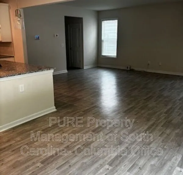 1155 Crescent Moon Loop — Photo 4