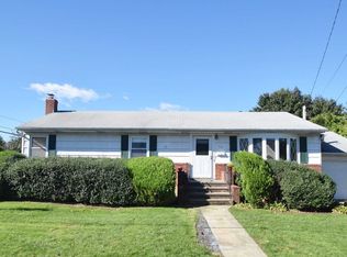 38 Wood Ave, Albertson, NY 11507