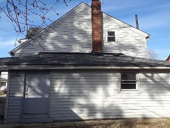 2nd image of 3305 Roanoke Ave