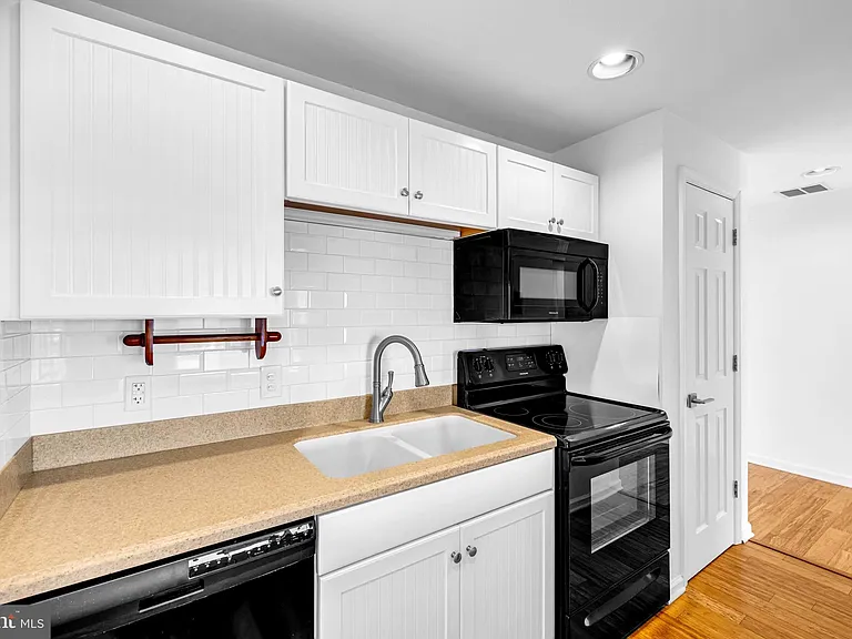 304 Academy St #202 — Photo 7